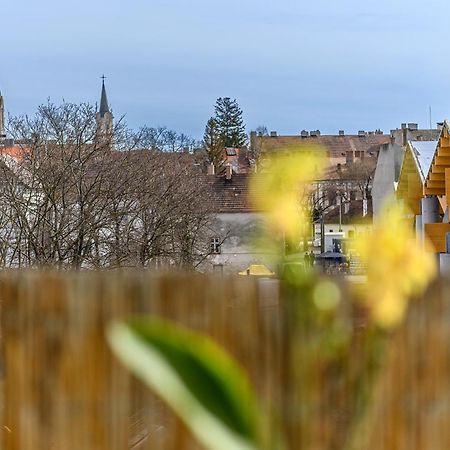 Market Apartman Sopron Esterno foto